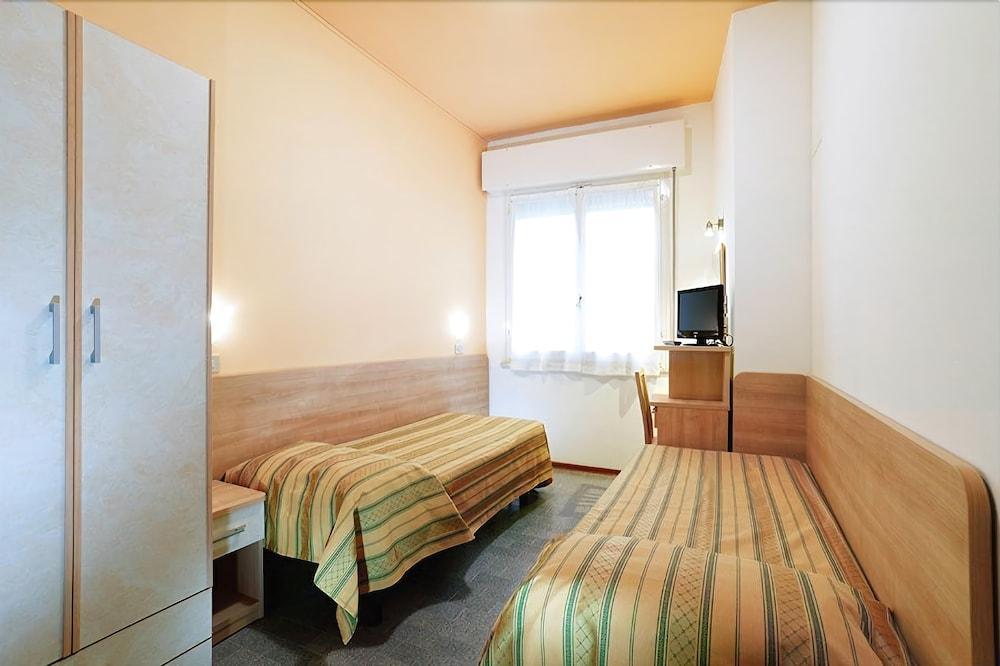 Hotel Globus Cesenatico Esterno foto