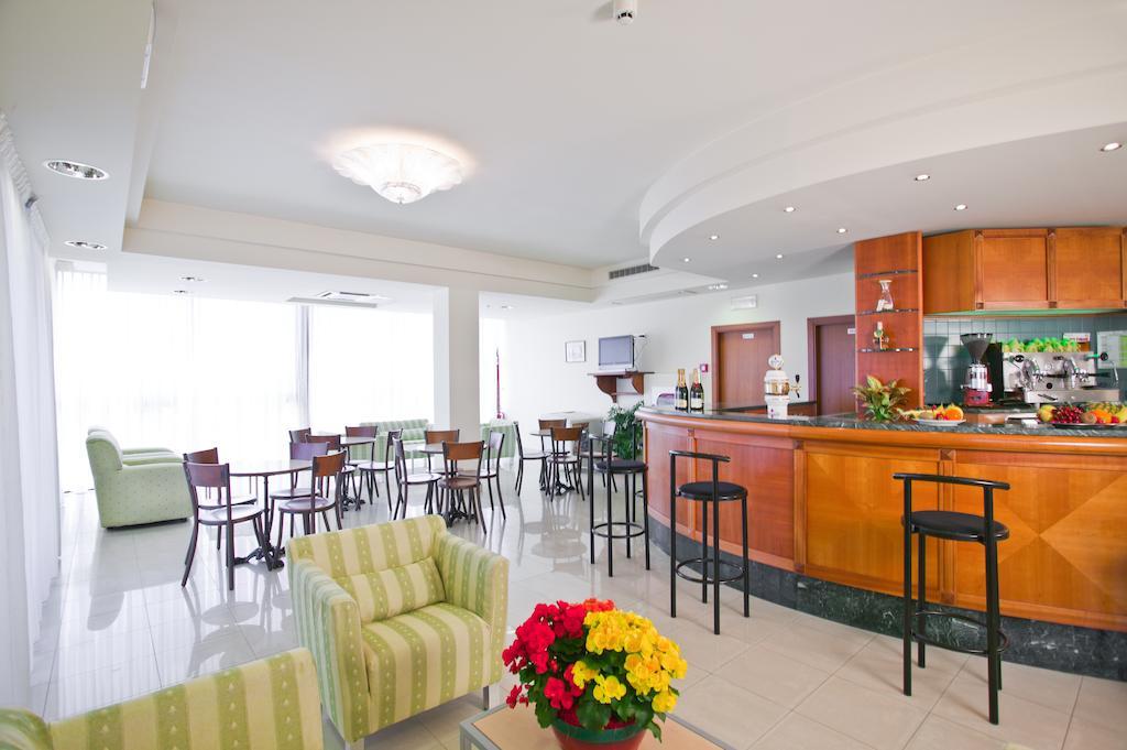 Hotel Globus Cesenatico Esterno foto