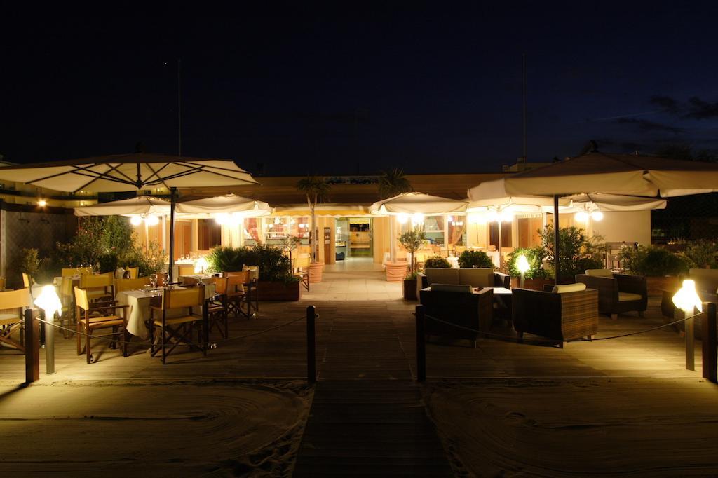 Hotel Globus Cesenatico Esterno foto