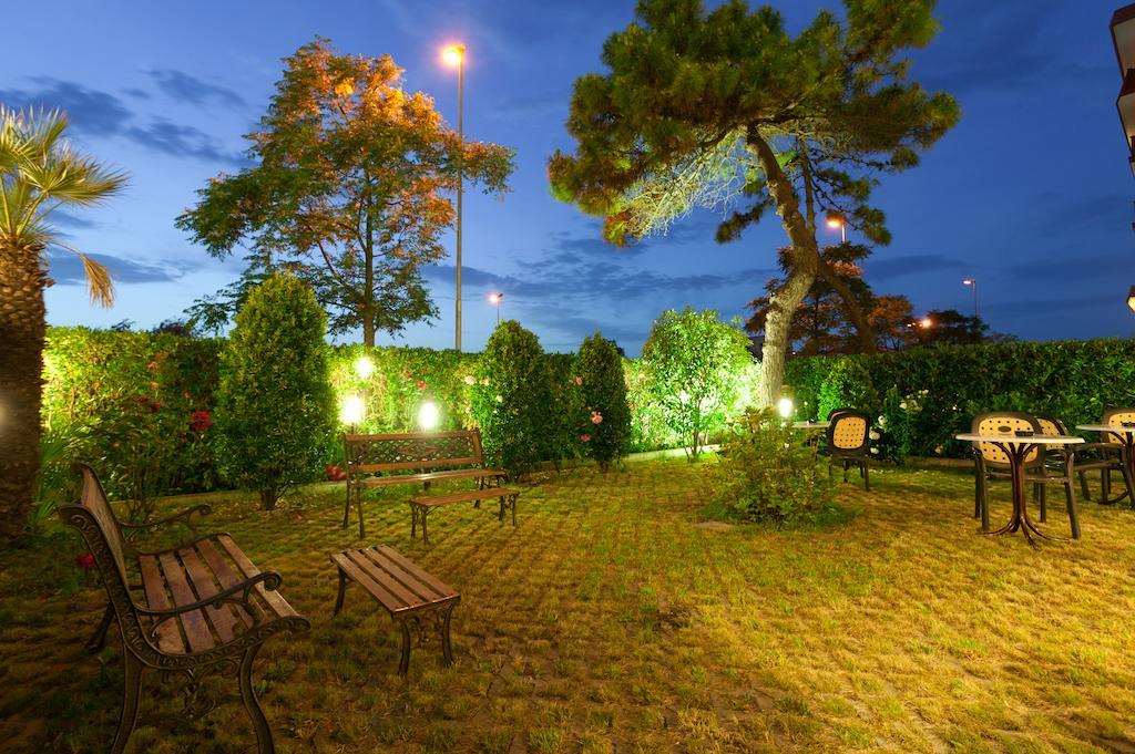 Hotel Globus Cesenatico Esterno foto