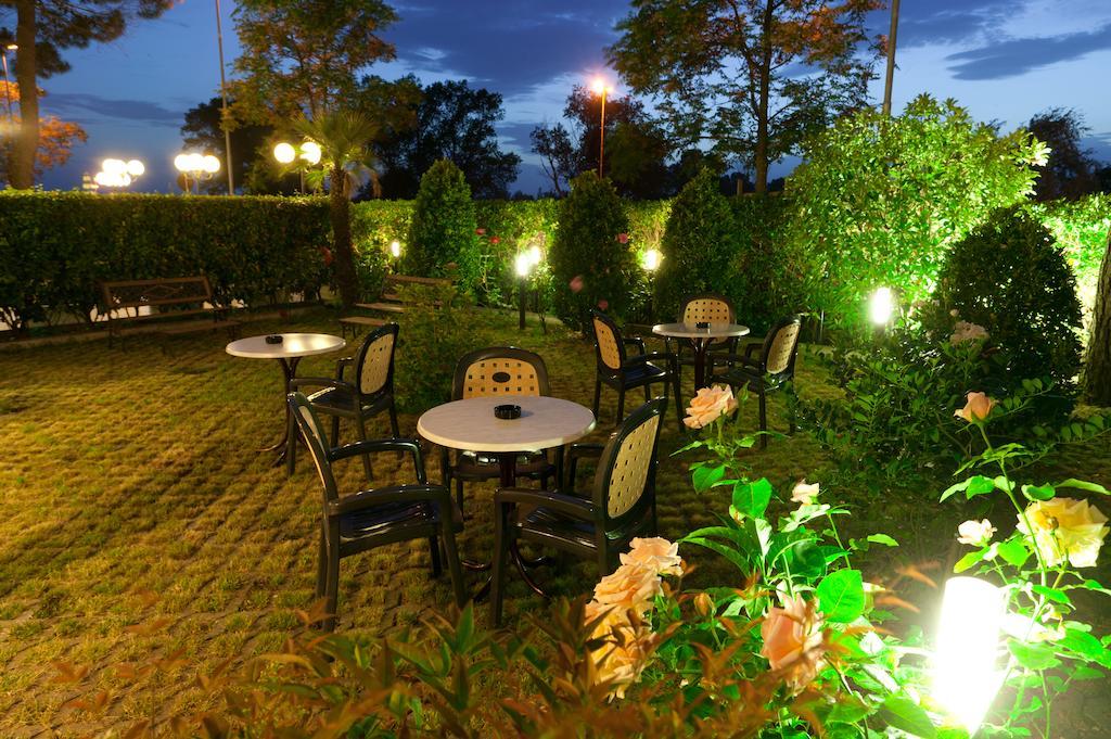 Hotel Globus Cesenatico Esterno foto